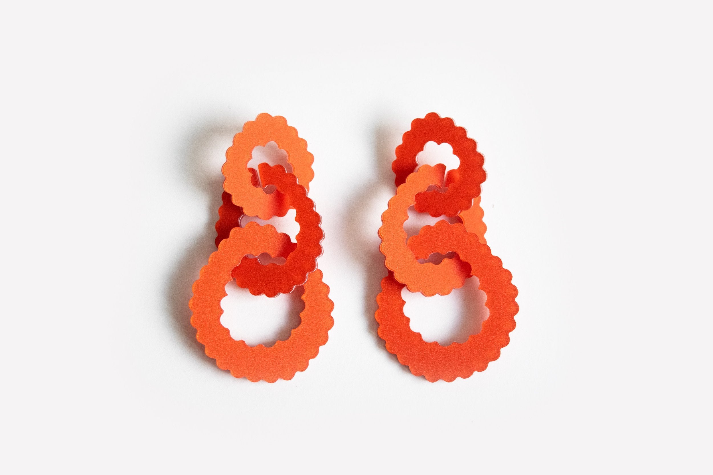 Ecoresin Scallop Earrings - Triple Link