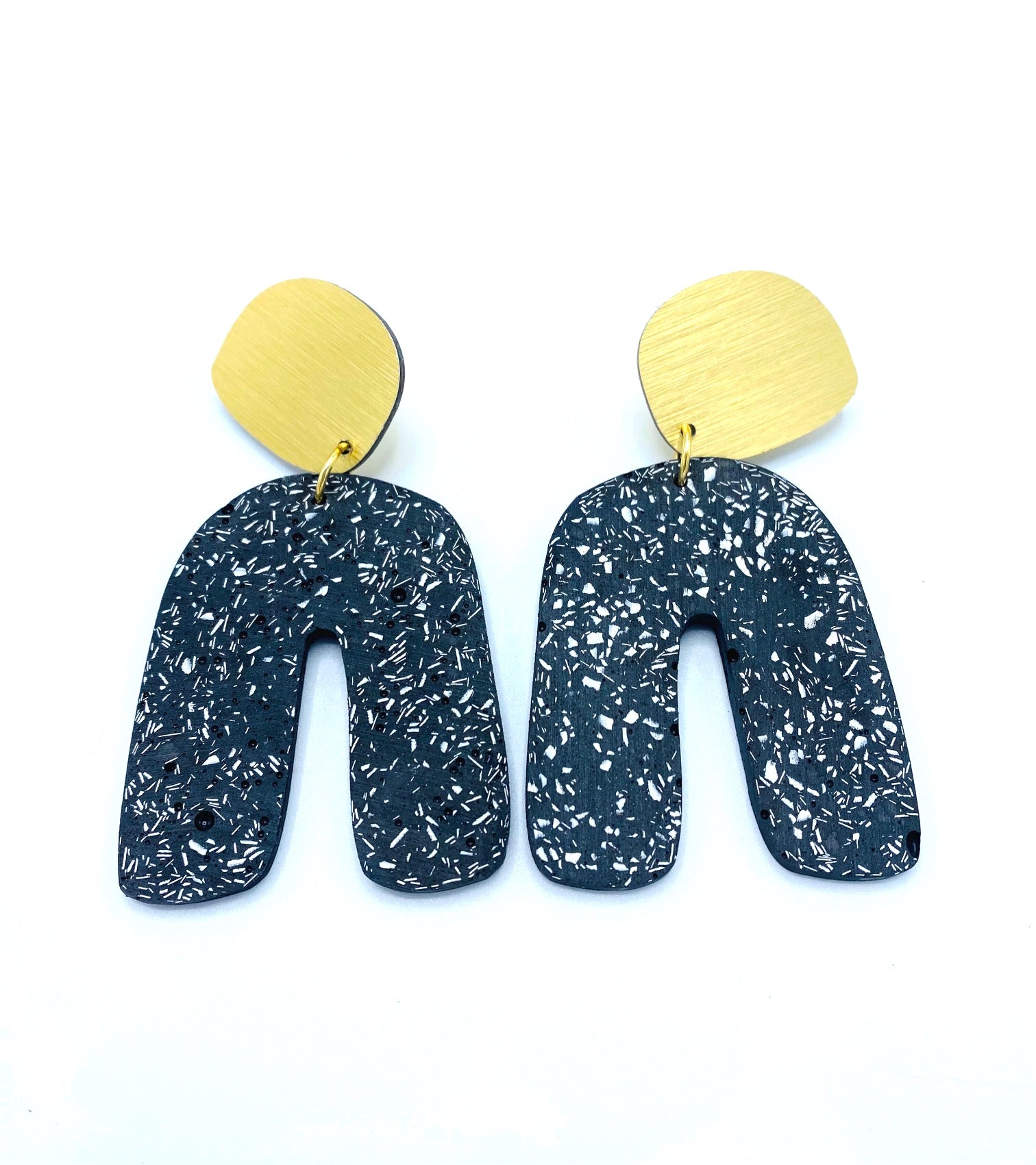 Concrete Curve  Earring - Black and white