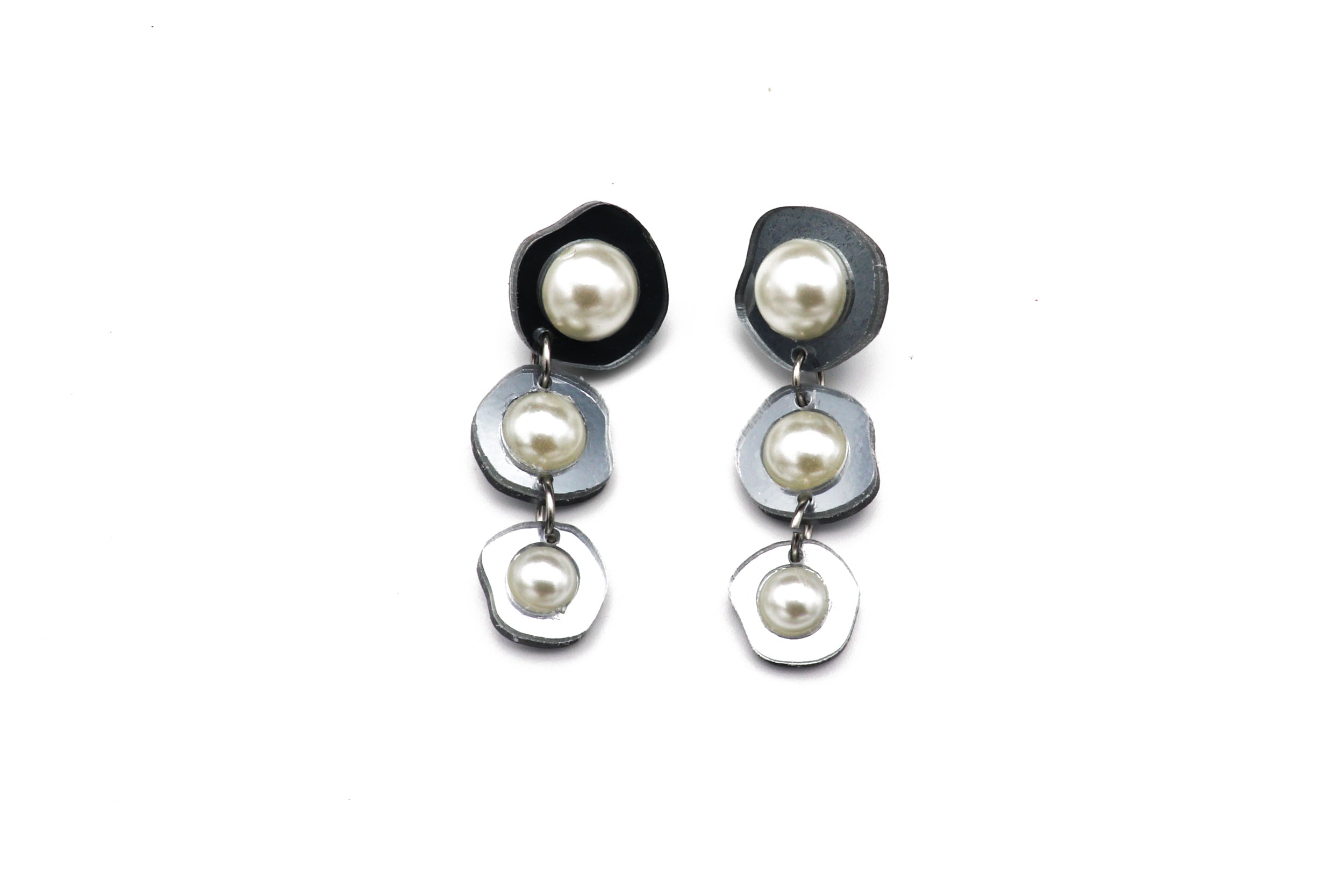 Ecoresin Pearl Short Drop Earrings